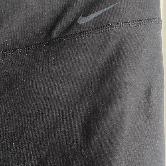 Nike Dri-Fit Womens Active Capri Legging - Picture 2 of 4